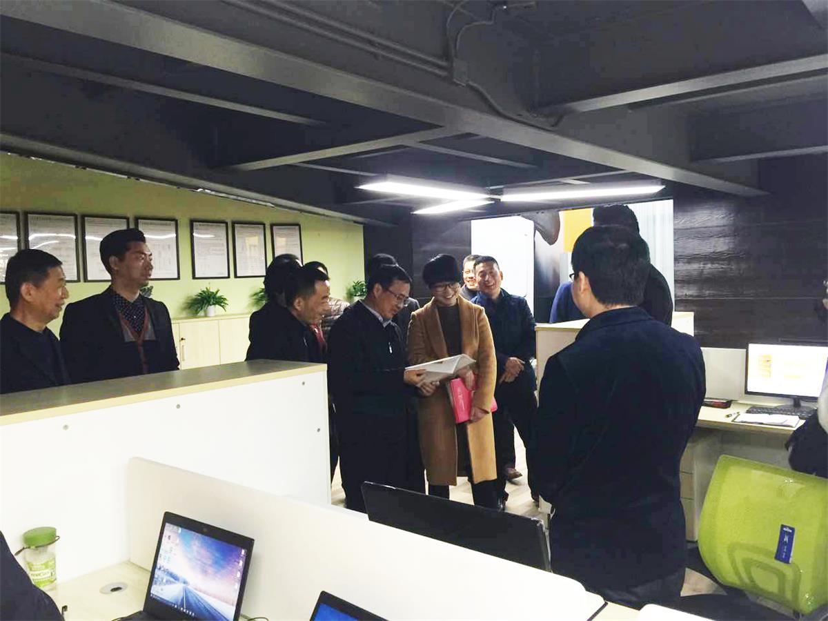 1489046880772850.jpg 网站配图3.jpg